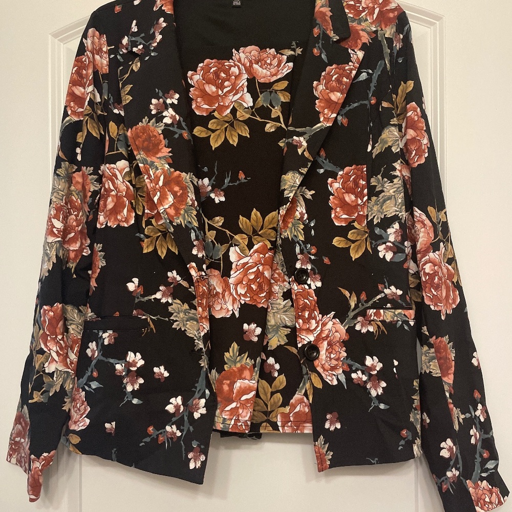 Fashion, nova floral suit